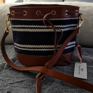 Vineyard vines Bucket crossbody bag 💖